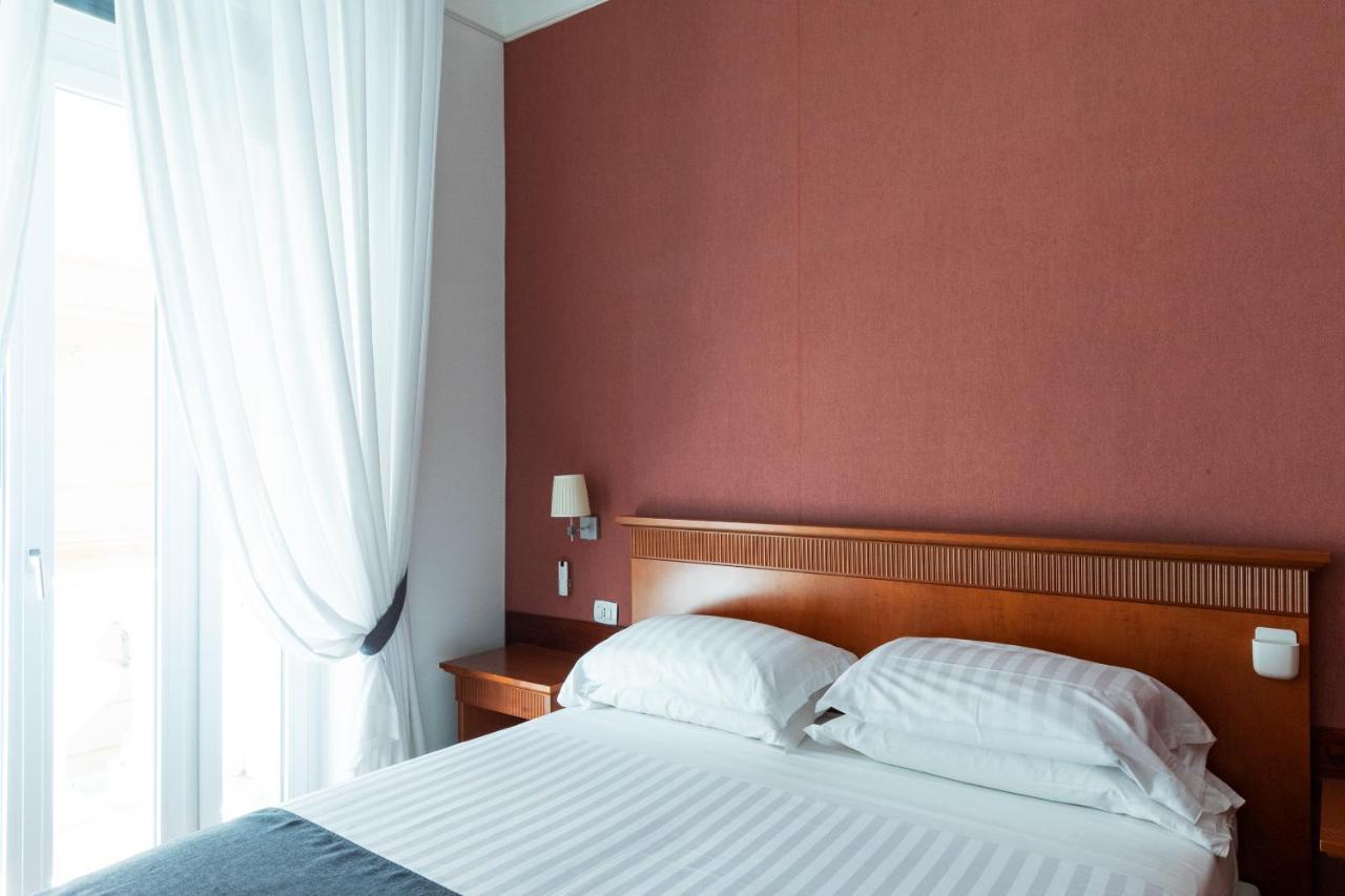 เร็กซ์ ไลฟ์สไตล์ โฮเทล Hotel เนเปิลส์ ภายนอก รูปภาพ