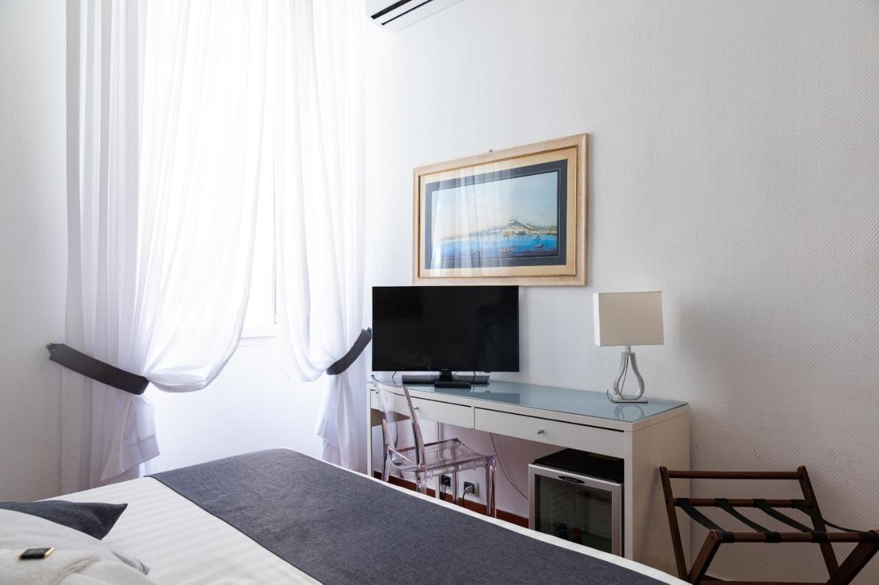 เร็กซ์ ไลฟ์สไตล์ โฮเทล Hotel เนเปิลส์ ภายนอก รูปภาพ