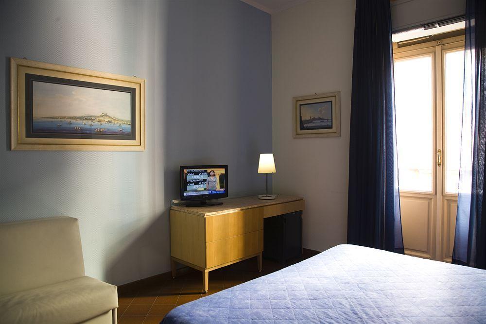 เร็กซ์ ไลฟ์สไตล์ โฮเทล Hotel เนเปิลส์ ภายนอก รูปภาพ